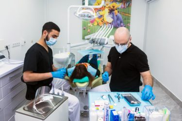 рабочие моменты стоматологов